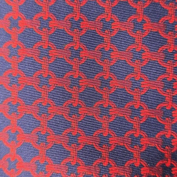 {Hermes} Red and Navy Chain Patterned Tie - Picture 12 of 12
